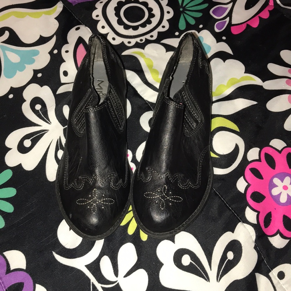 ⚫️NWOT Black Booties⚫️